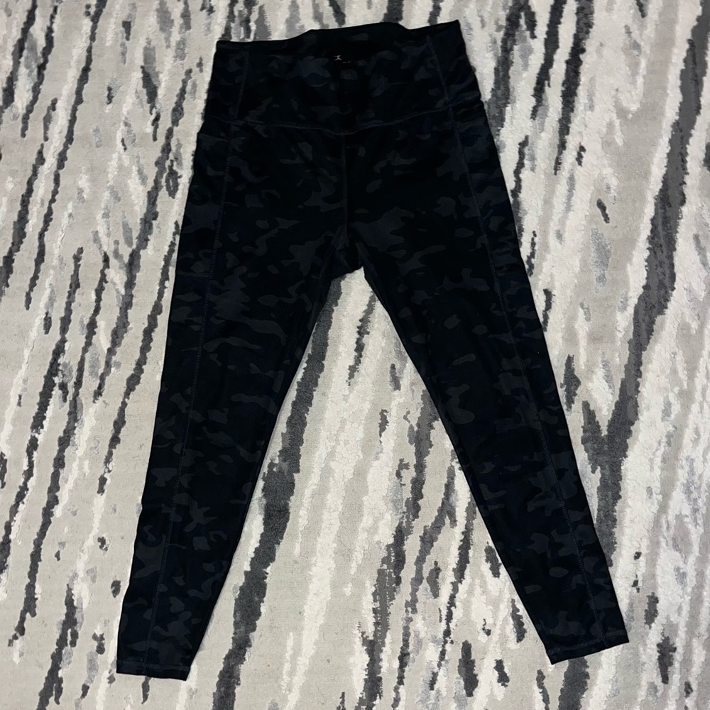 Danskin camouflaged leggings
